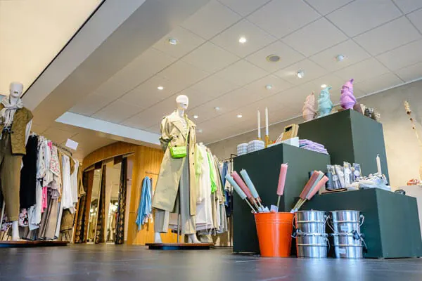 Beleuchtung im Modegeschäft